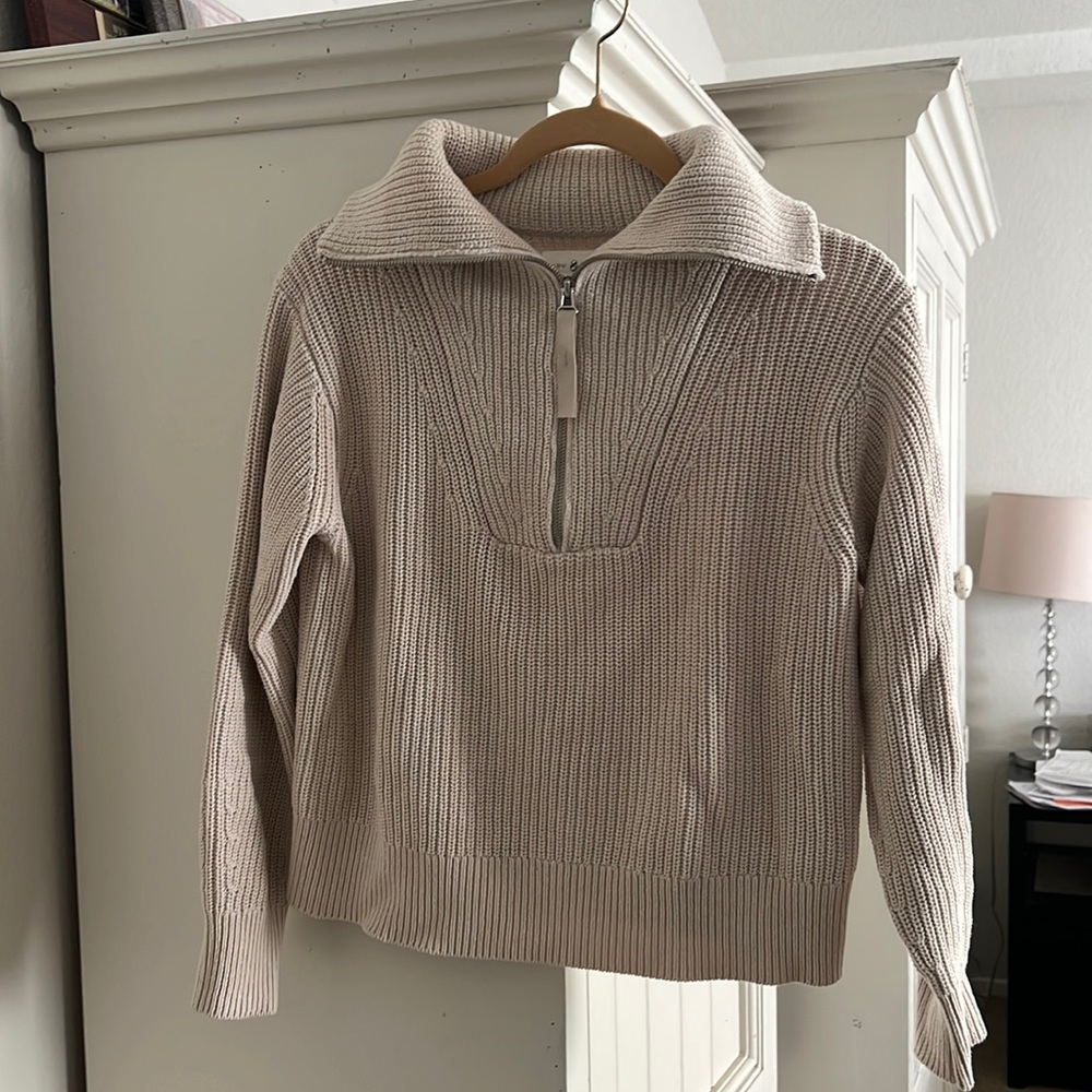 Tan knit cropped Lou & Grey sweater